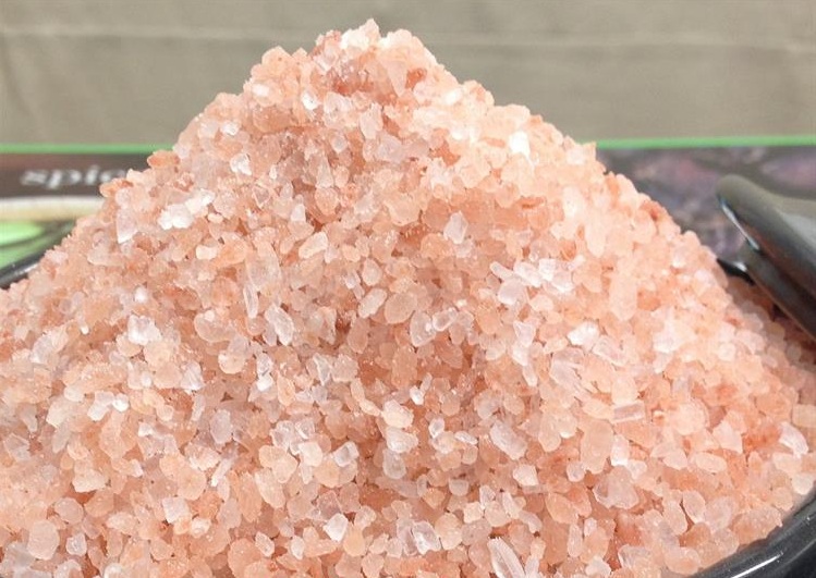 trị viêm nang lông bằng muối tắm