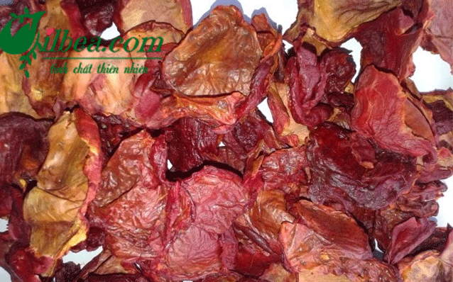 cơm gấc sau khi phơi khô